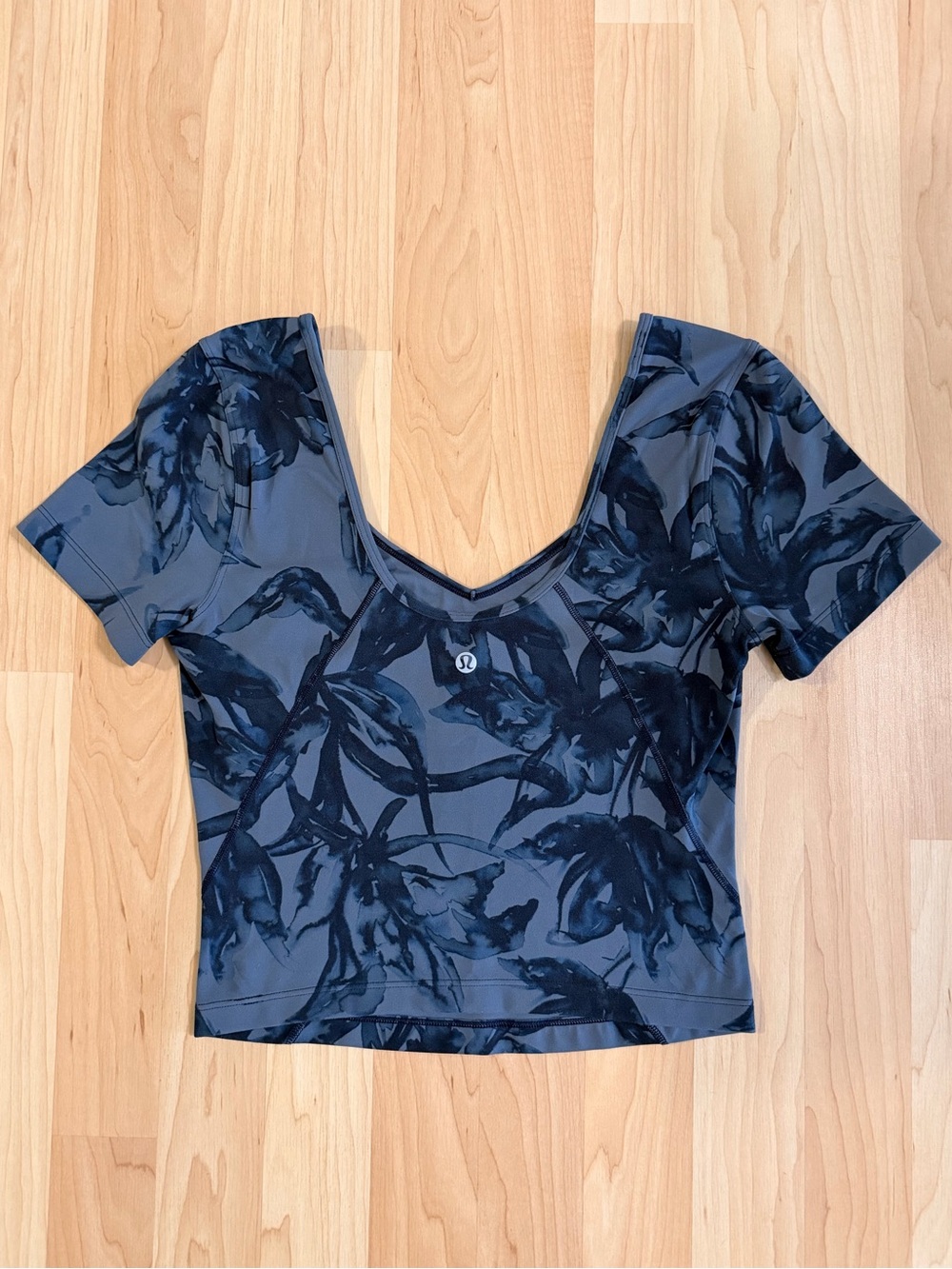 Lululemon Align T-Shirt Botanical Bloom Print, in size 6.